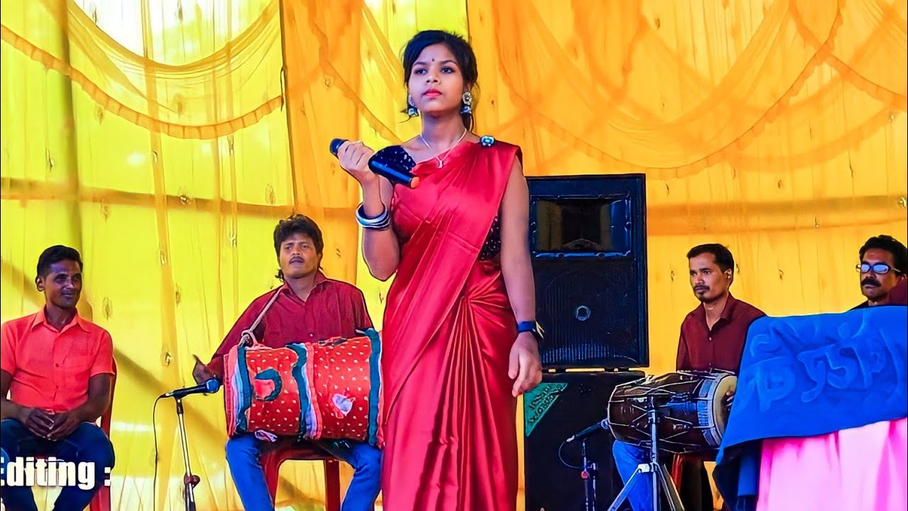 स्व. बिनिता उरांव की छोटी बहन // का बहुत ही शानदार स्टेज वीडियो Song // Barri Program 2023 karma