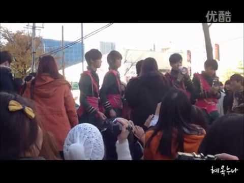 [Fancam] 121118 BOYFRIEND - Hug Event {Jo Twins holding hand}