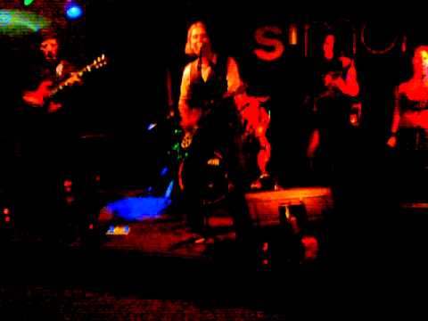 Drevored - Daleč od ponorelega sveta (live)