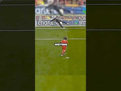 Dieser kleine Junge durfte einen Elfmeter schießen