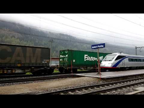 SBB Re 4/4 E Re 6/6 IN TRANSITO CON MERCI A AMBRI - PIOTTA.(CH) 25 - 4 - 2015.