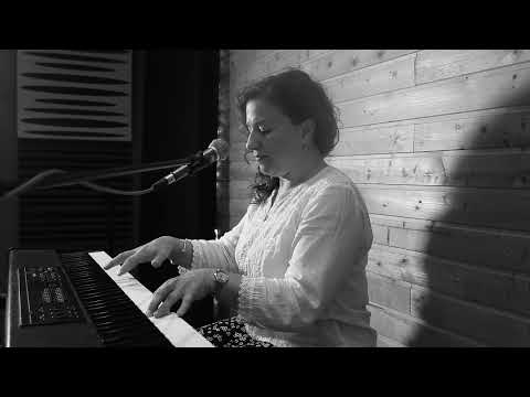 În singurătate - Laura Stoica (cover by Elena Gatcin)