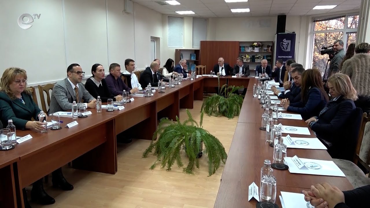 135 магистри и бакалаври се дипломираха успешно във Филиала на ВСУ в Смолян