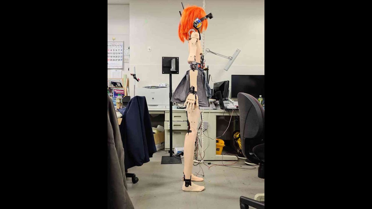 足立レイ 第２次直立/脚動作実験　2025.12.07