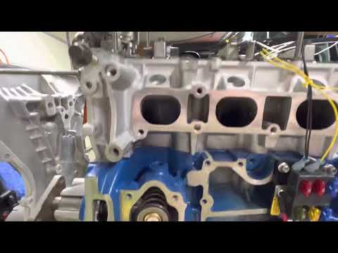 Four-cylinder DOHC cutaway engine￼