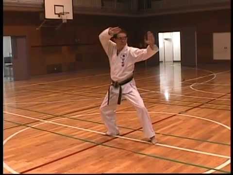 信武会 空手　ピンアン四段　背手受け　崩してから当身を入れる