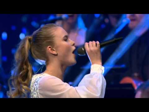 Zara Larsson - Carry You Home (Live @ Nordisk julkonsert)