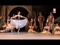 Gevluchte dansers uit Oekraïne dansen ballet Giselle