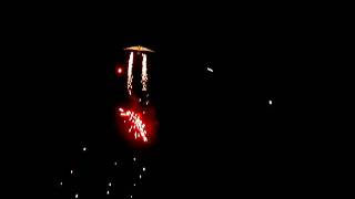 preview picture of video 'Night air show - Dan Buchanan hang glider and fireworks'