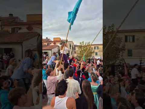 Il rione Fortezza vince la Festa dell'uva 2026 di Capoliveri ed esulta