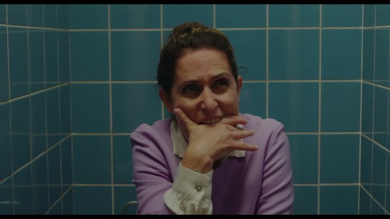 Trailer oficial de A Funcionária do Mês