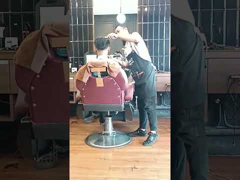 Butuh potongan rambut yang kece tanpa bikin kantong bolong? Datang aja ke BARBERTRO Batam, pasti puas! ✂️✨