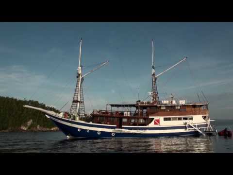 GRAND KOMODO - Liveaboard Raja Ampat by Peter Walker