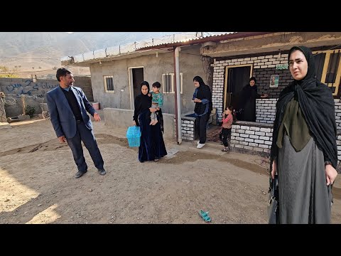 Shokofeh goes to the city with her father for Yalda's surgery