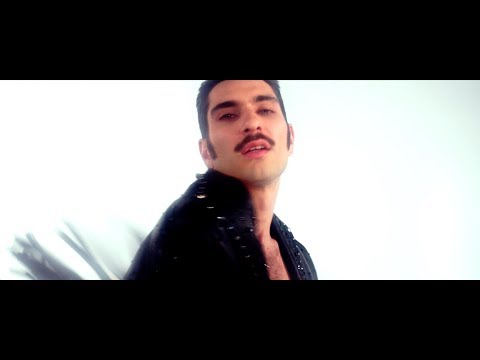 Igor Dewe - GOGO BOY