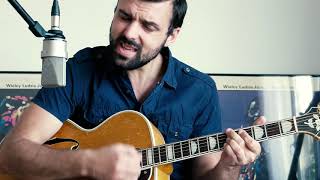 Video thumbnail for AS#56 - 1938 Epiphone Deluxe - Days of wine and roses by Acoustic Standards