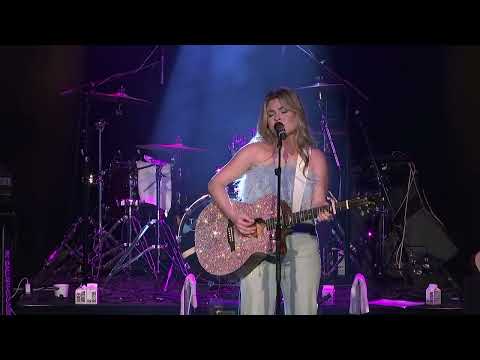 Tenille Arts performs at the 2022 She Rocks Awards