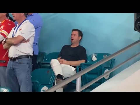 Man takes nap during Super Bowl 54