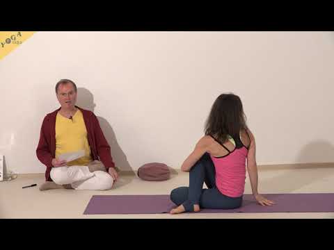 Halbe Rückendrehung (Drehsitz) - Yoga Asana Lexikon