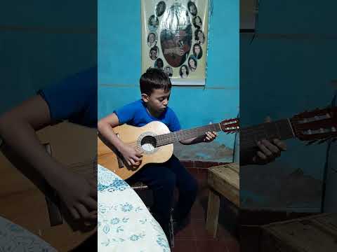 marquitos "el cucho" de Quines san luis punteando con su guitarra criolla