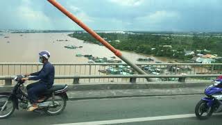 preview picture of video 'Vietnam - Crossing the Mekong River'