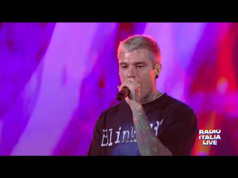 Fedez & Cara - Le feste di Pablo sul palco di #RadioItaliaLive