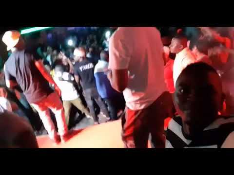 Live performance ya Mr Blue (byser)  akiwa na Trikey on back stage