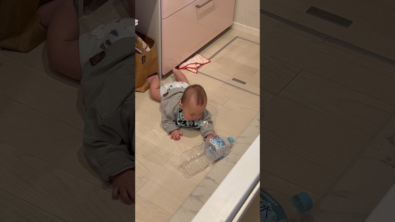 赤ちゃんの一人遊び盗撮してみた　#baby #赤ちゃんのいる生活 #赤ちゃん