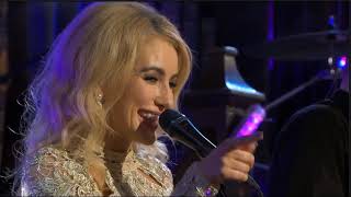 Cleona Hagan   I need someone to hold me when I cry