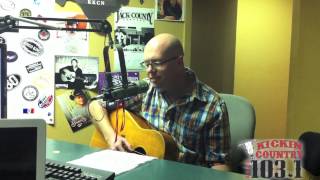 Bob Simpson Plays His New Song for Kickin' Country