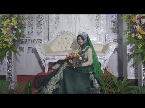 KECANTIKAN DAN KEANGGUNAN PENGANTIN DENGAN GAUN HIJAU
