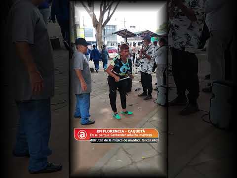 En el parque Santander de Florencia Caquetá, adultos mayores disfrutan la música de navidad, felices