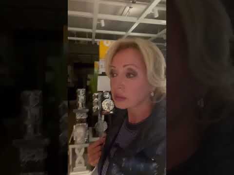 Herečka Kateřina Brožová uvězněná v obchodě XXXLutz