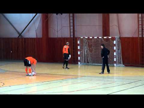Halový turnaj Bardejov - Smilno - Dlhá Lúka 1:1-0:1p.k. - pokutové kopy.mp4