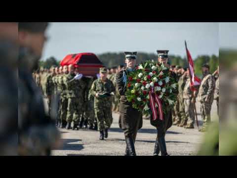 Vec dhimbje dhe lot, momenti kur trupi i majorit zbret në Rinas dhe familja sh.përthen në vaj