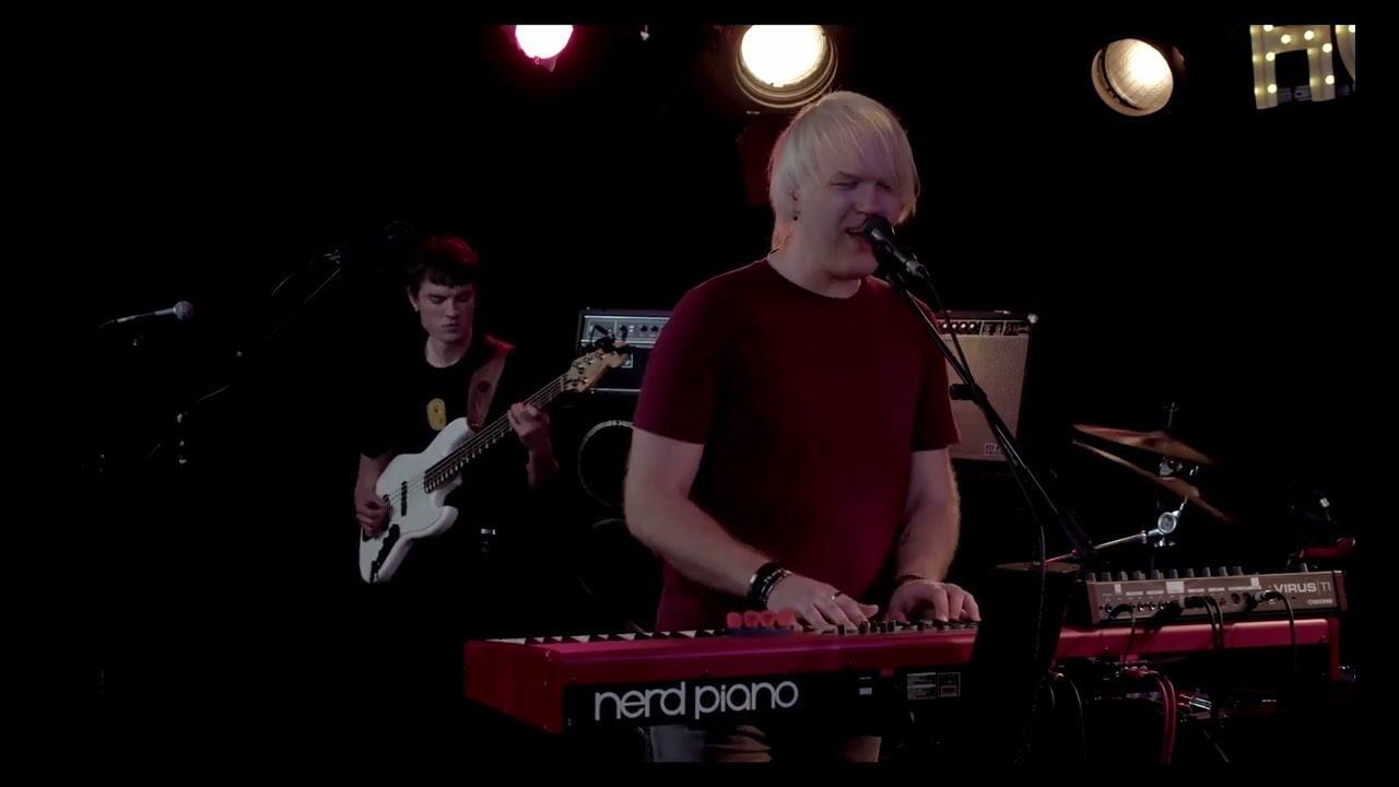 Andrew Ingermann – Thank You So Much (HotVox live session)