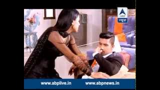 Sid stuck between 2 girls; gives flowers to baharwali