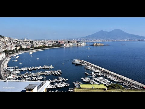 Renzo Arbore e Napoli. Aumm, aumm.