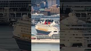Rare incoming AND outgoing cruise ships meet in Vancouver