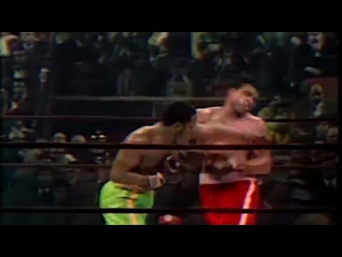 "Smokin'" Joe Frazier -vs- "The greatest" Muhammad Ali | 1971 (highlights)