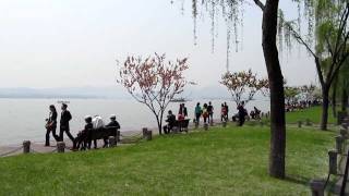preview picture of video 'Bai Causeway on West Lake, Hangzhou'