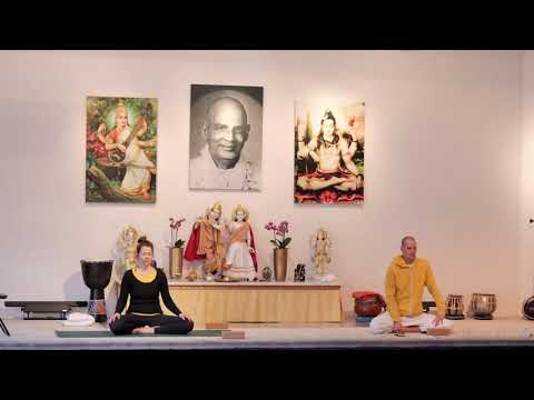 Yogastunde Mittelstufe "Meditatives Halten" - Yoga Vidya Live,  19.02.2022, 16:15 Uhr