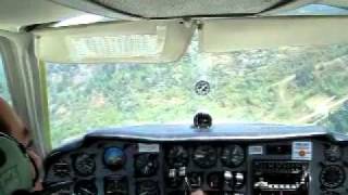 preview picture of video 'Captain Kootenays - SelAir Beech 95 Landing in Castlegar, BC'