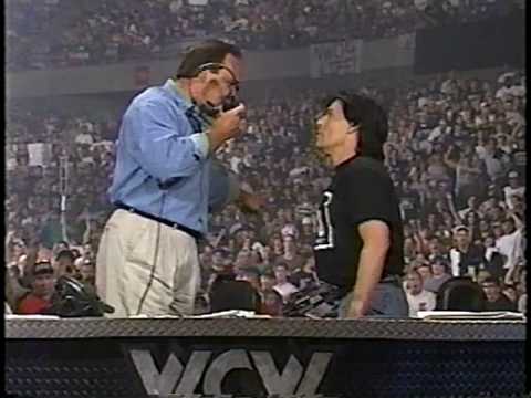 Eric Bischoff gets Chokeslammed by The Giant (HQ)