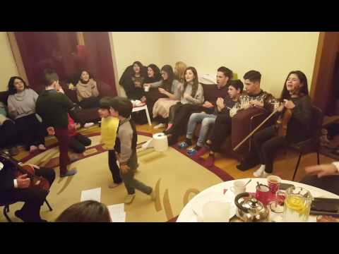 Familia Petre//Lauda fie adusă -Colind