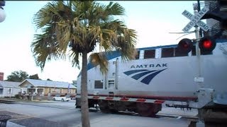 preview picture of video 'Amtrak Train The Silver Star Going Through Ybor City Florida'
