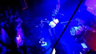 Tom Vek - Nothing but green lights LIVE