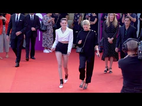 download lagu mp3 mp4 Kristen Stewart 2019 Red Carpet, download lagu Kristen Stewart 2019 Red Carpet gratis, unduh video klip Kristen Stewart 2019 Red Carpet