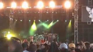 Brides Of Destruction live performing Live Wire