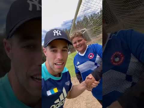 NIÑO CUMPLE CASTIGO TRAS PONERME UN RETO DE FUTBOL #shorts